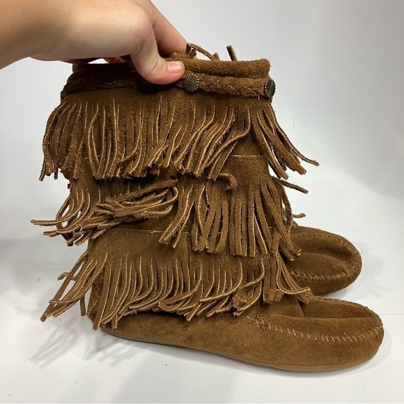 Minnetonka 3 layer fringe boots brown suede size 4 youth - Picture 1 of 8